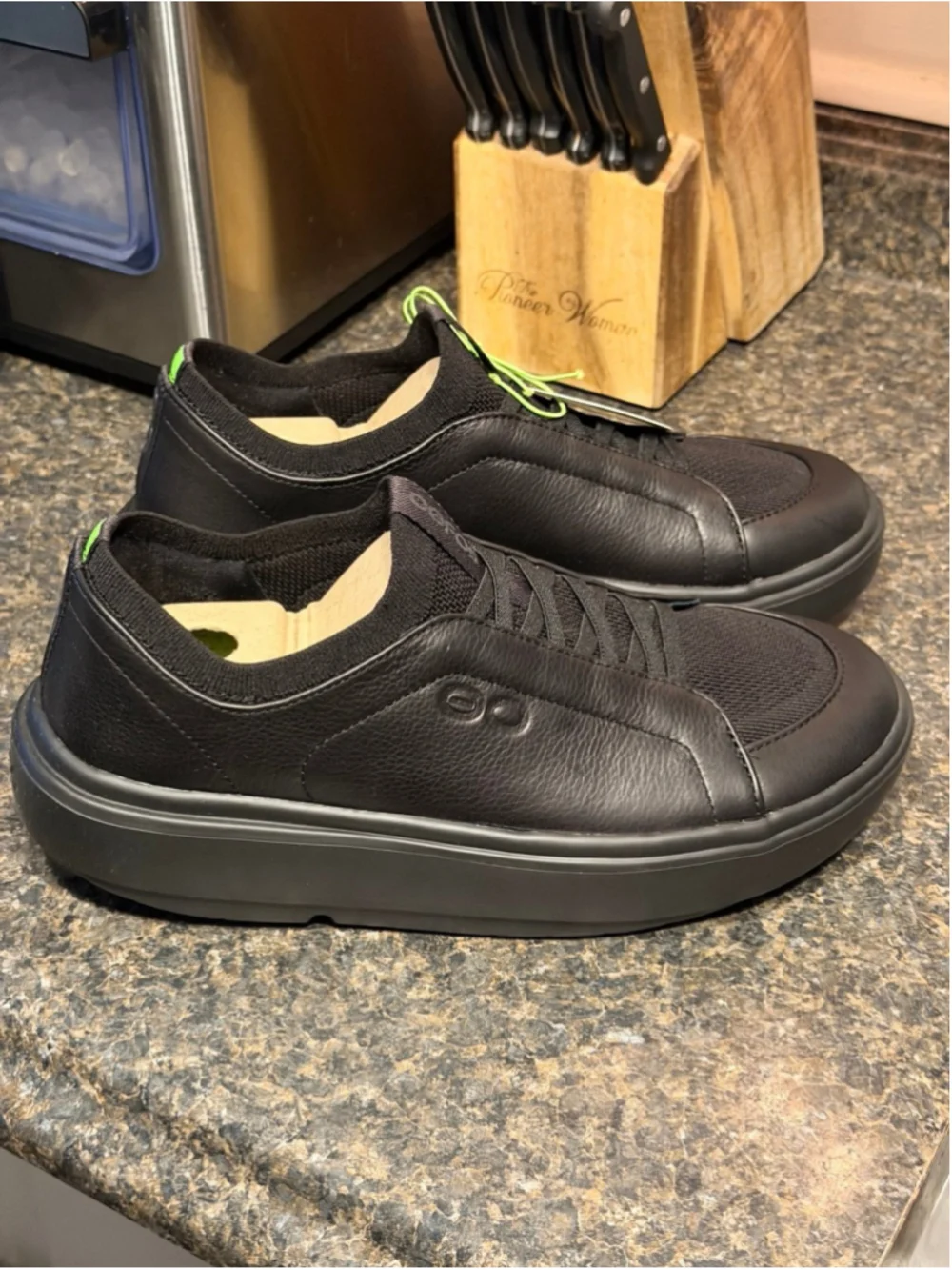 NIB Oofos Club+ WOMEN'S SLIP-ON LEATHER SHOE